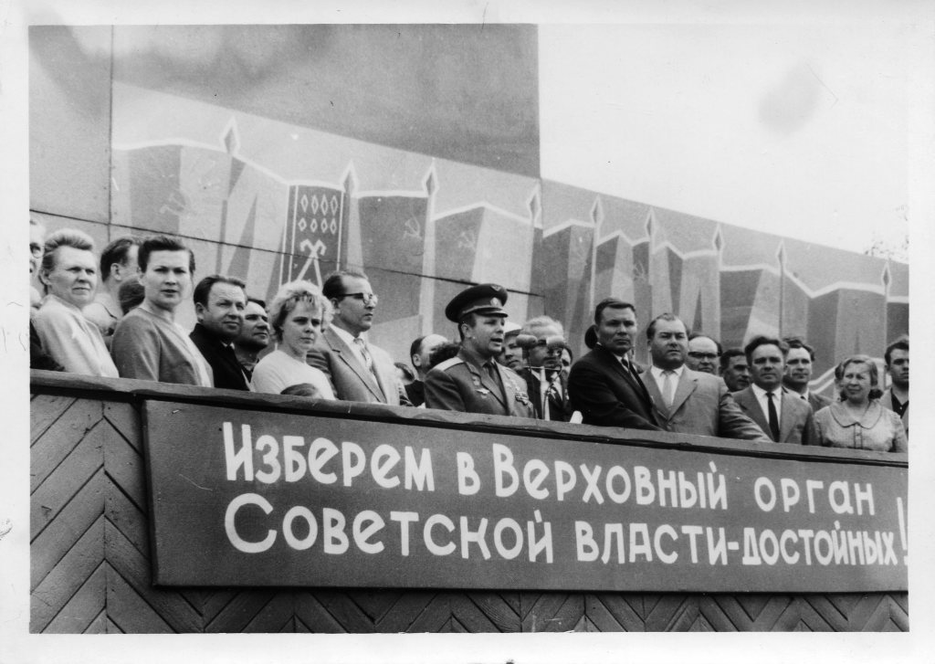 Гагарин в Рославле на митинге