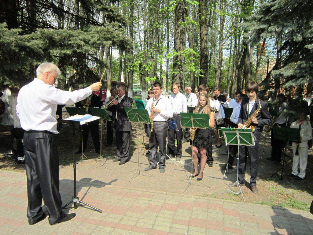 Духовой оркестр.